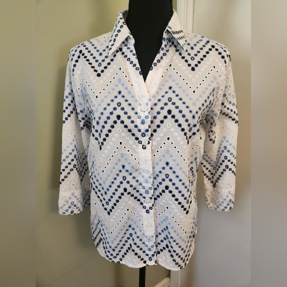 Women’s Size Petite Small Blue and White Alfred Dunner Button-Up Cotton Blouse